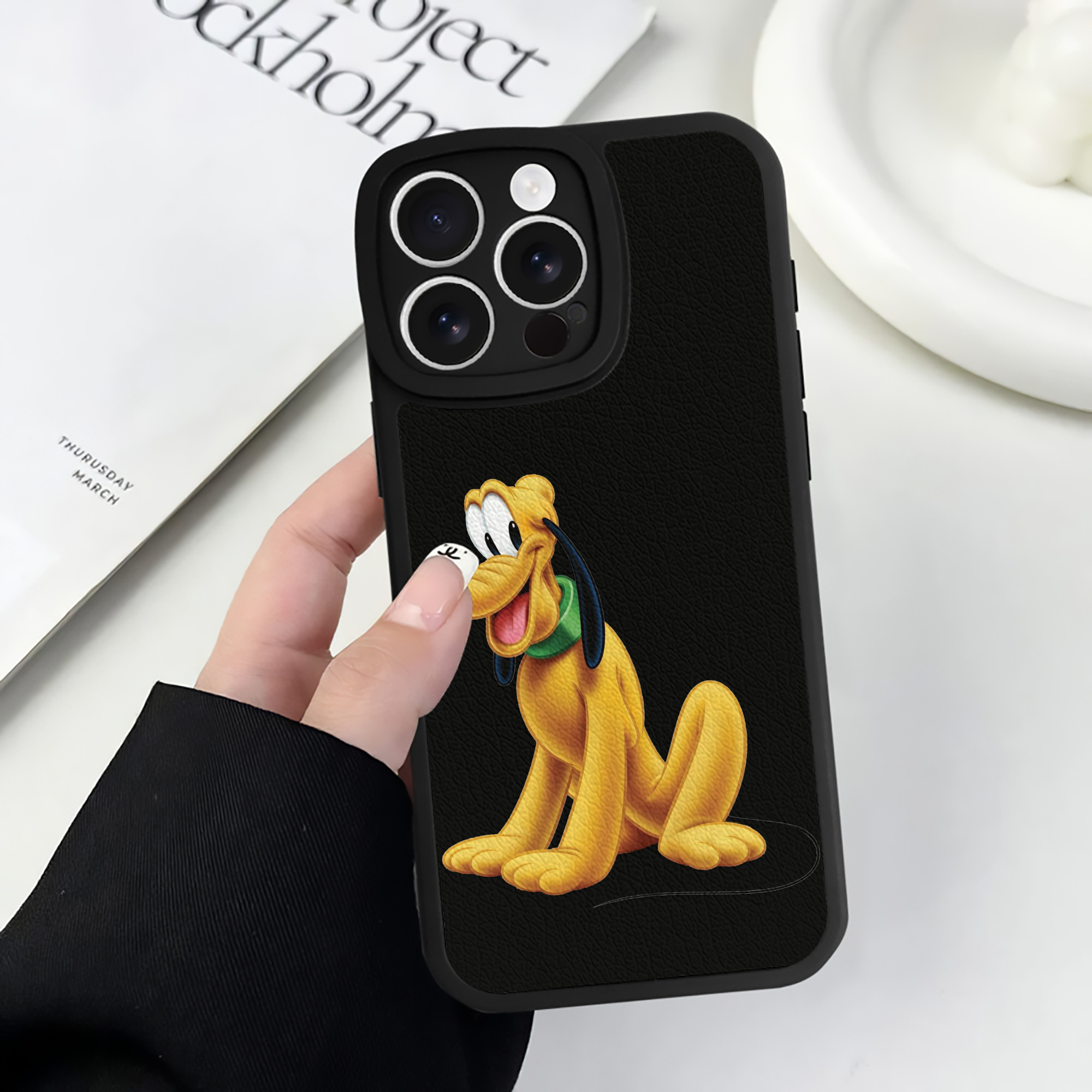 （画像用） ミッキーマウス Mickey Mouse 【iPhone 16シリーズ対応】シリコンスマホケース（レザー調） 材質：シリコン